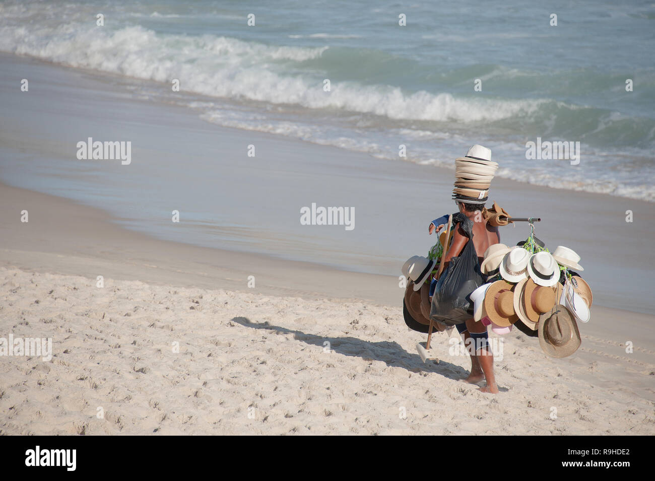 Hat proveedor en la playa de Ipanema. Brasil. Foto de stock