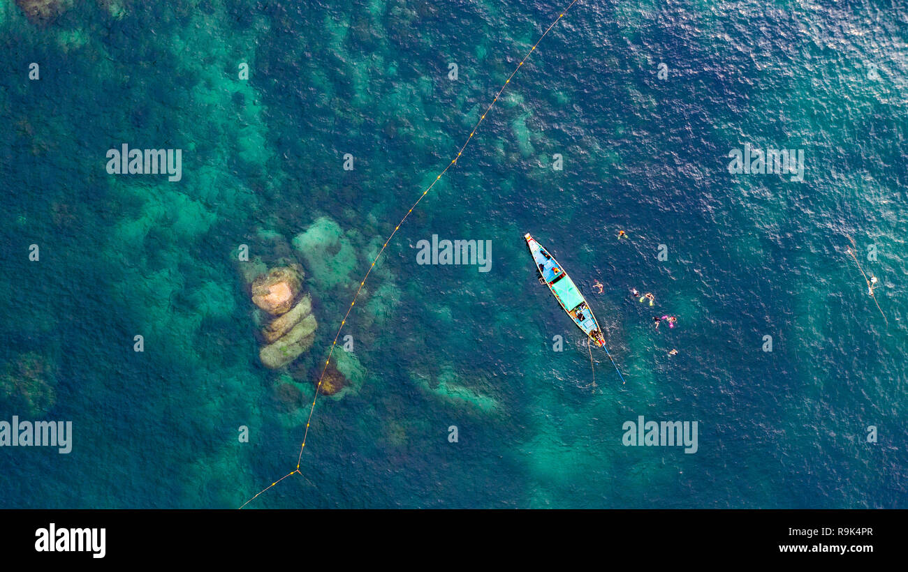 Submarinismo en el Hin Wong Bay, Isla Koh Tao, Tailandia Foto de stock