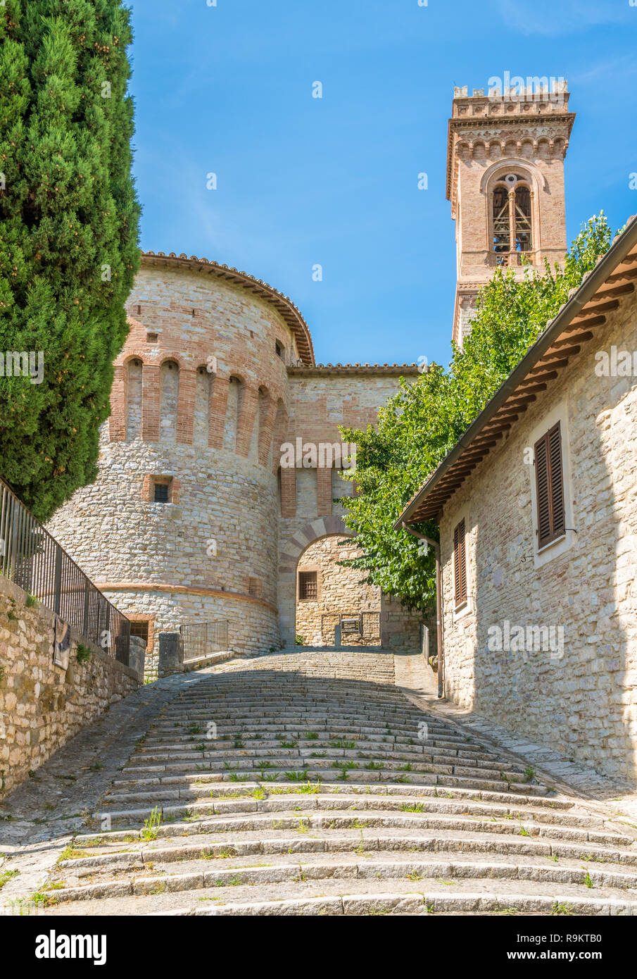 El idílico pueblo de Corciano, cerca de Perugia, en la región de Umbria (Italia). Foto de stock