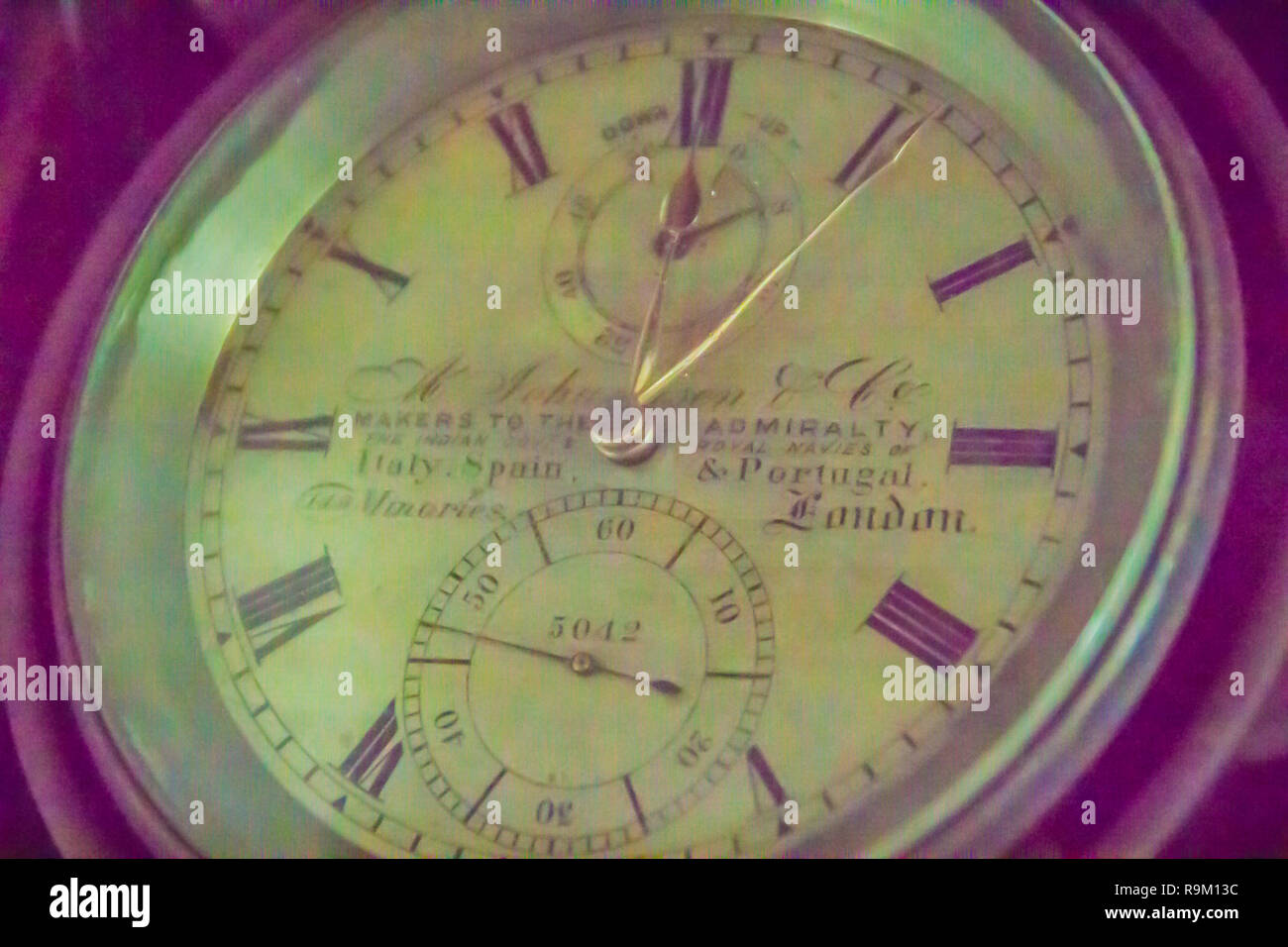 Vintage antiguo cronómetro marino, un reloj que es precisa y Vintage antiguo cronómetro marino, un reloj que es precisa y