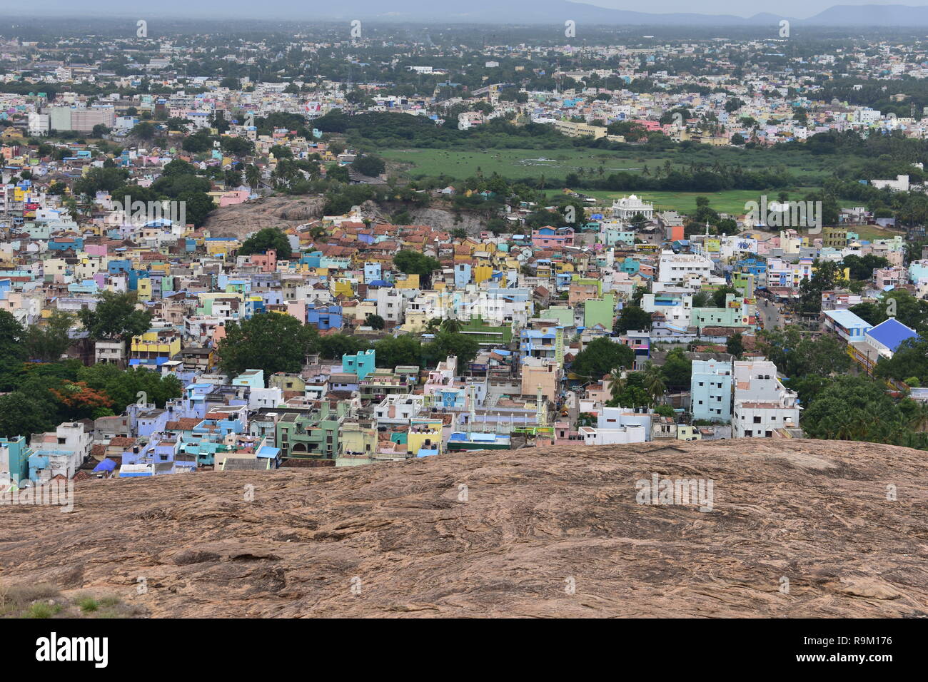 Dindigul, Tamilnadu, India - Julio 13, 2018: Vista panorámica de la ciudad de Dindigul desde Fort Foto de stock