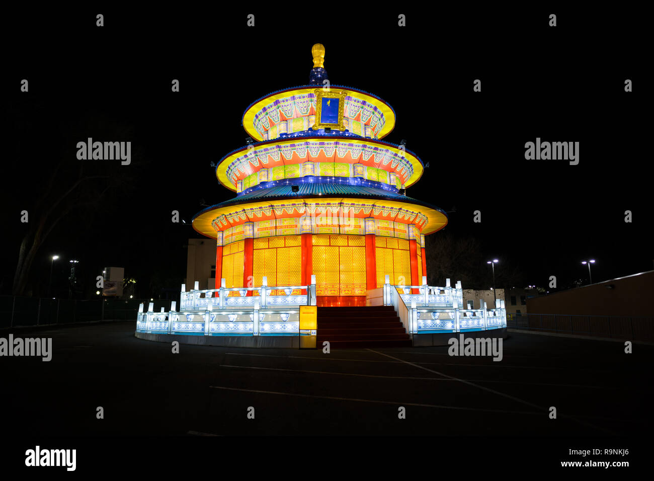 ALBUQUERQUE, Nuevo México, EE.UU. - 29 de noviembre de 2018: Luces Dragón Alb. El Templo del Cielo. arte tradicional celebrar el Año Nuevo. Oficio de Zigong, China Foto de stock