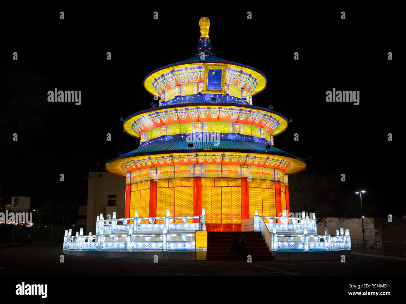 ALBUQUERQUE, Nuevo México, EE.UU. -noviembre 29,2018: Dragon luces Alb.Templo del Cielo.El Año Nuevo Chino. Linternas de seda hechos a mano por artesanos Zigong China Foto de stock