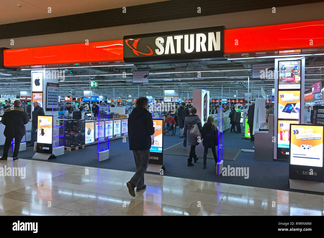 Saturn shop fotografías e imágenes de alta resolución - Alamy