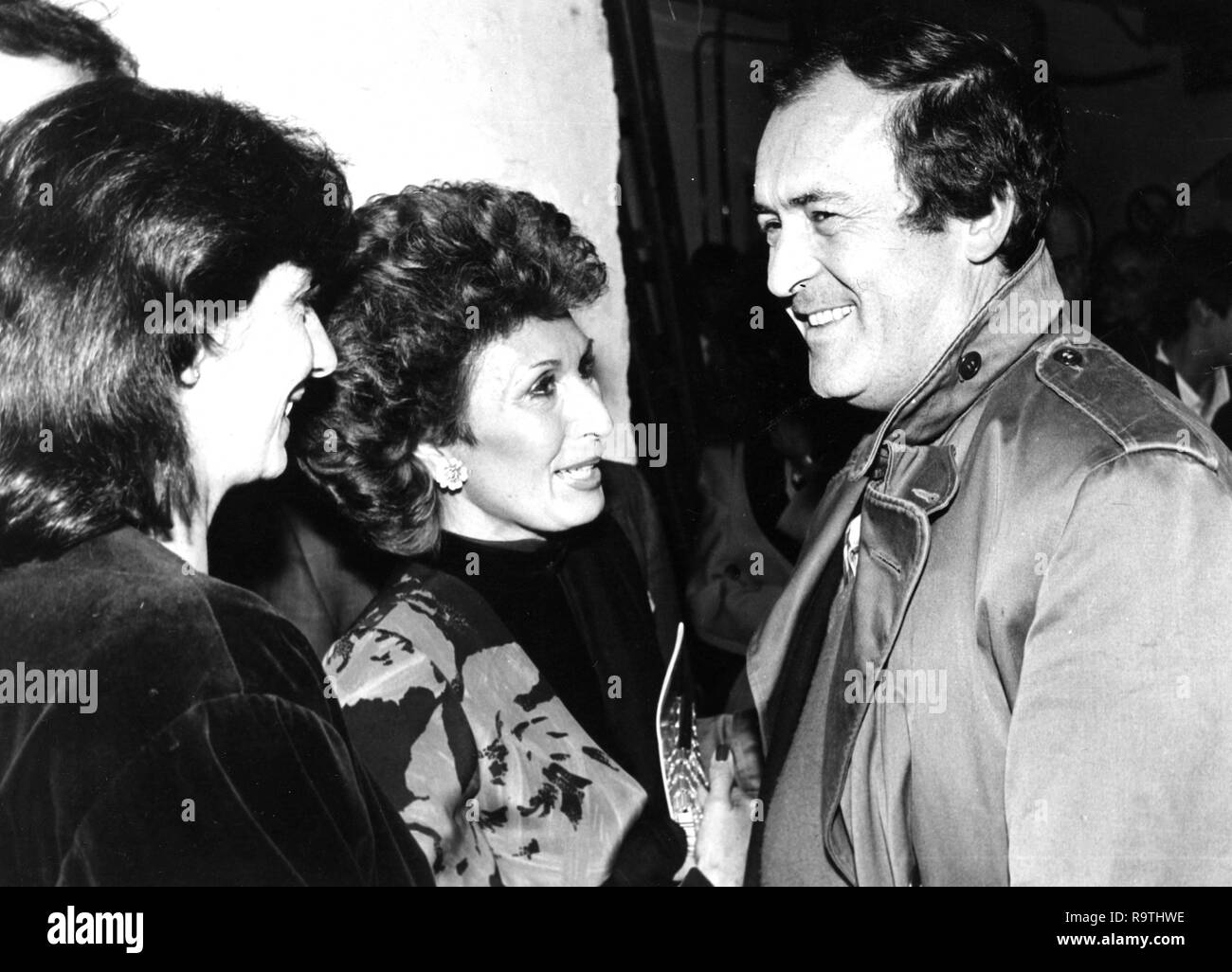 BERNARDO BERTOLUCCI, Director con ANNA CRAXI EN EL VALLE DI ROMA TEATRO (MARCELLINO RADOGNA, Roma - 1991-05-05) ps la foto pueden ser utilizados respetando el contexto en que fue tomada, y sin la intención difamatoria de la decoración de la población representada (MARCELLINO RADOGNA, Foto de archivo - 2018-11-26) P.D. la foto e' utilizzabile nel rispetto del contesto en cui e' stata scattata, e senza diffamatorio intento del decoro delle persone rappresentate Featuring: Bernardo Bertolucci donde: Foto de archivo cuando: 05 de mayo de 1991 Crédito: IPA/WENN.com **Sólo disponible para su publicación en el Reino Unido, EE.UU. Foto de stock