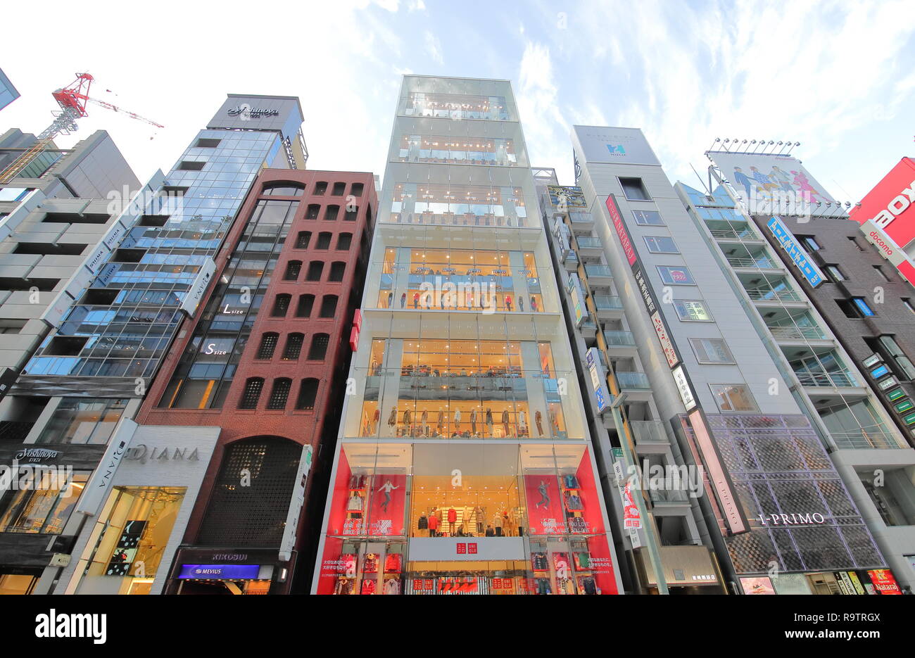 Uniqlo department store, en la calle comercial Hohe Strasse, en Colonia,  Alemania. Uniqlo store in der Fussgaengerzone Hohe Strasse, Koeln,  Deutschland Fotografía de stock - Alamy