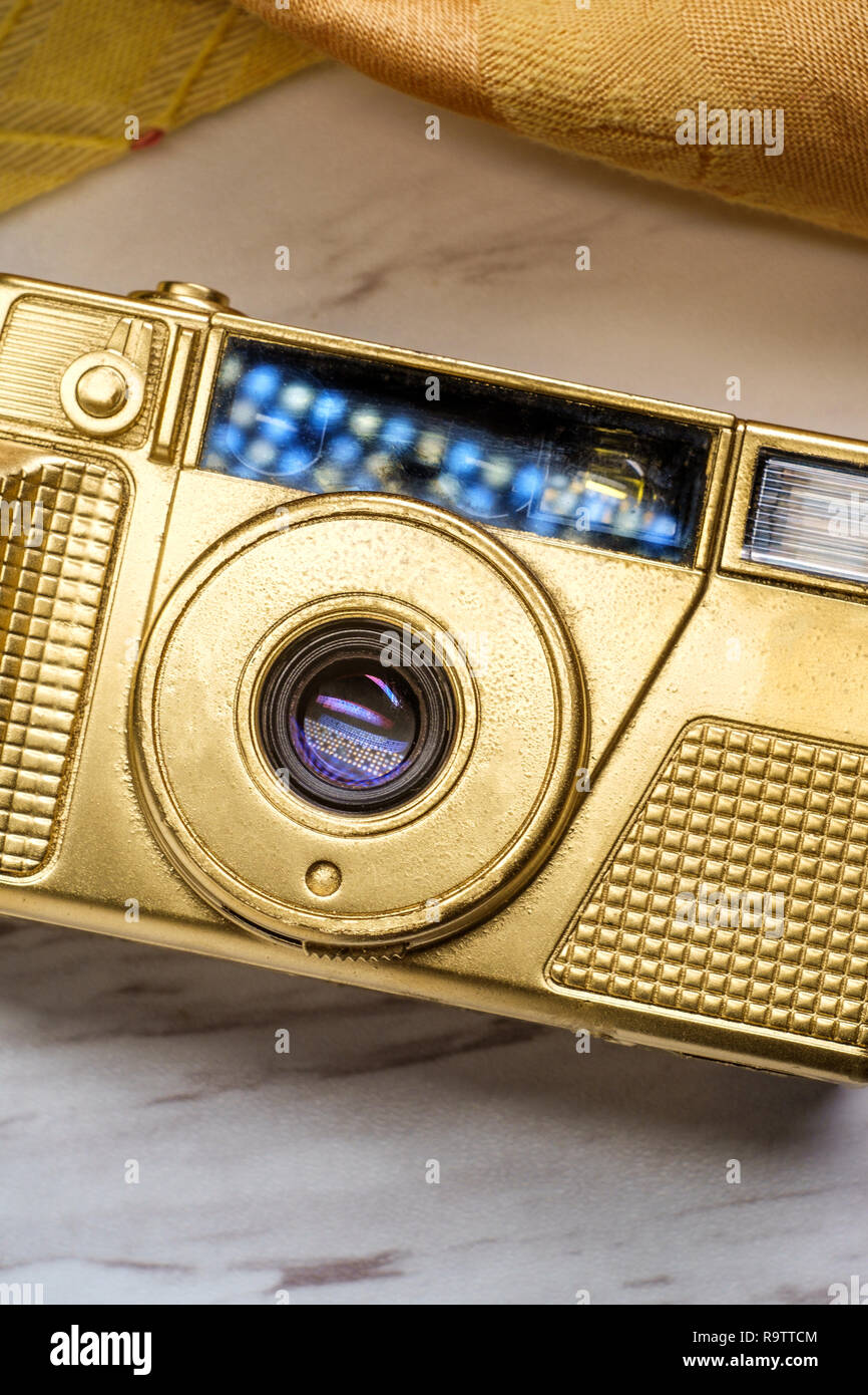 Una Kodak desechable, apuntar y disparar una cámara de 35mm