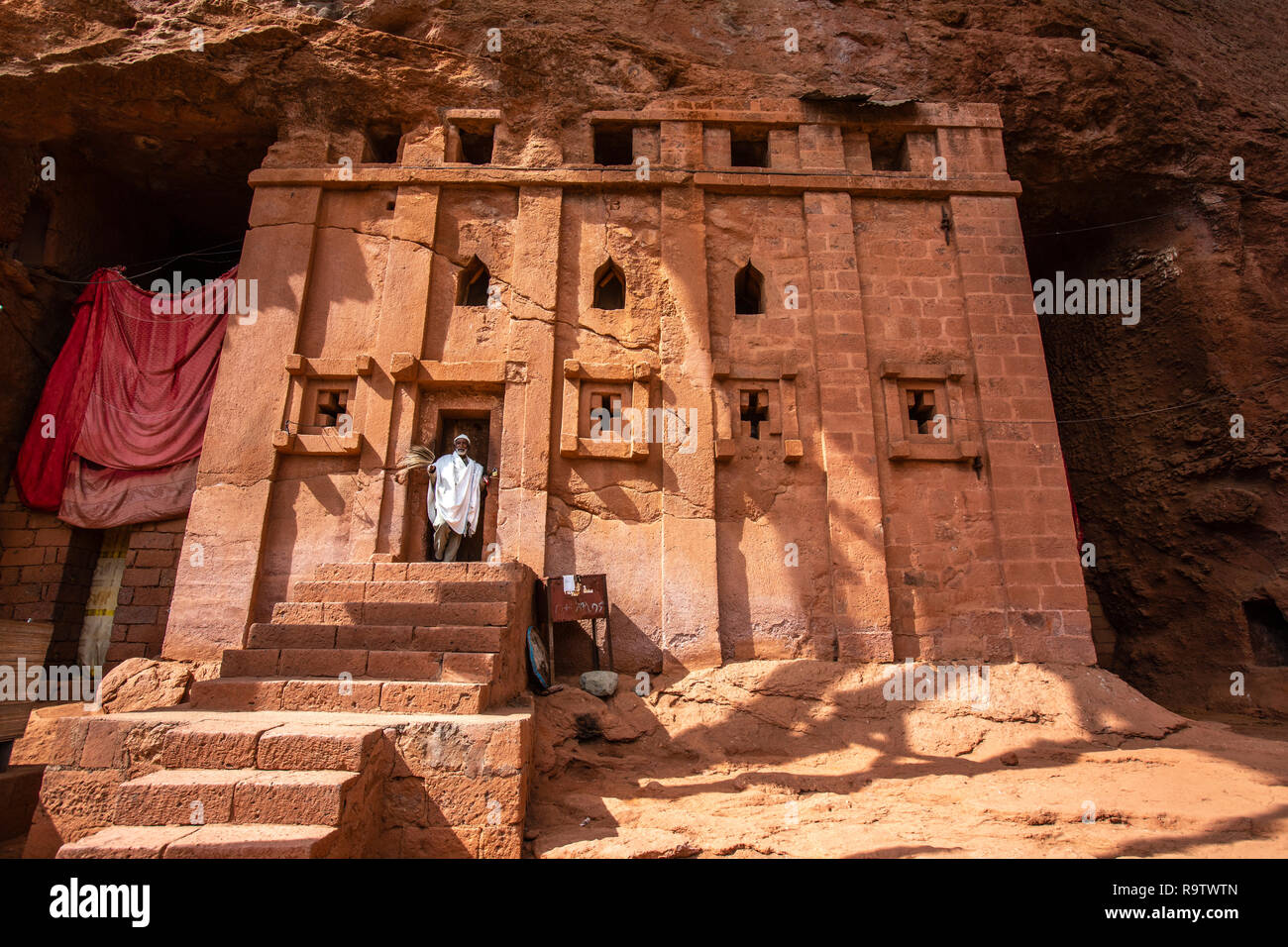 La roca-corte iglesia de la Casa del Abad Libanos en Lalibela, Etiopía Foto de stock