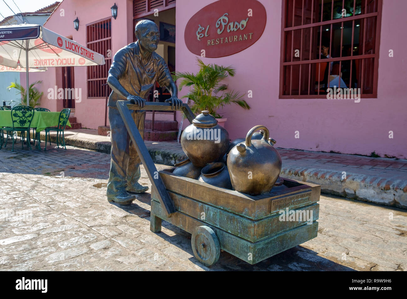 Tamaño de la vida esculturas de bronce por Marta Jiménez, Camagüey, Cuba Foto de stock