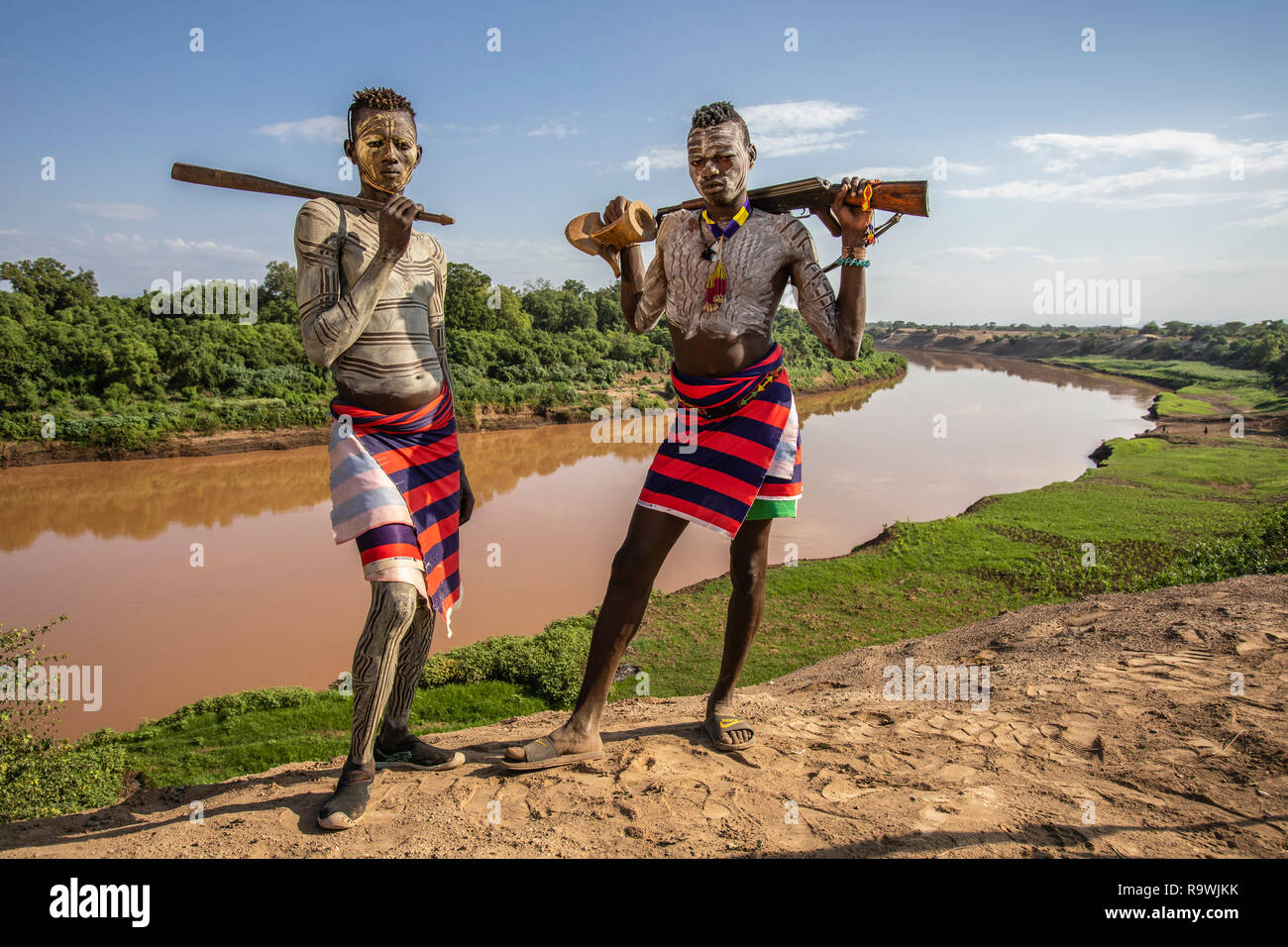 Kara tribu de la aldea de DHE Valle de Omo, Etiopía Foto de stock