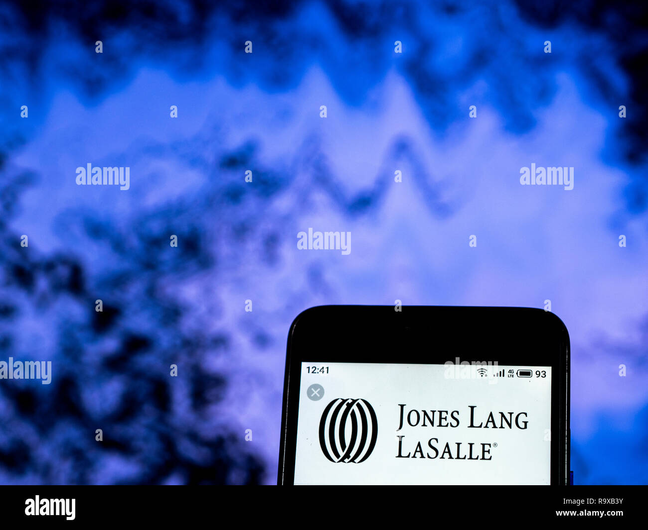 Jones Lang LaSalle Investment Management incorporado visto el logotipo