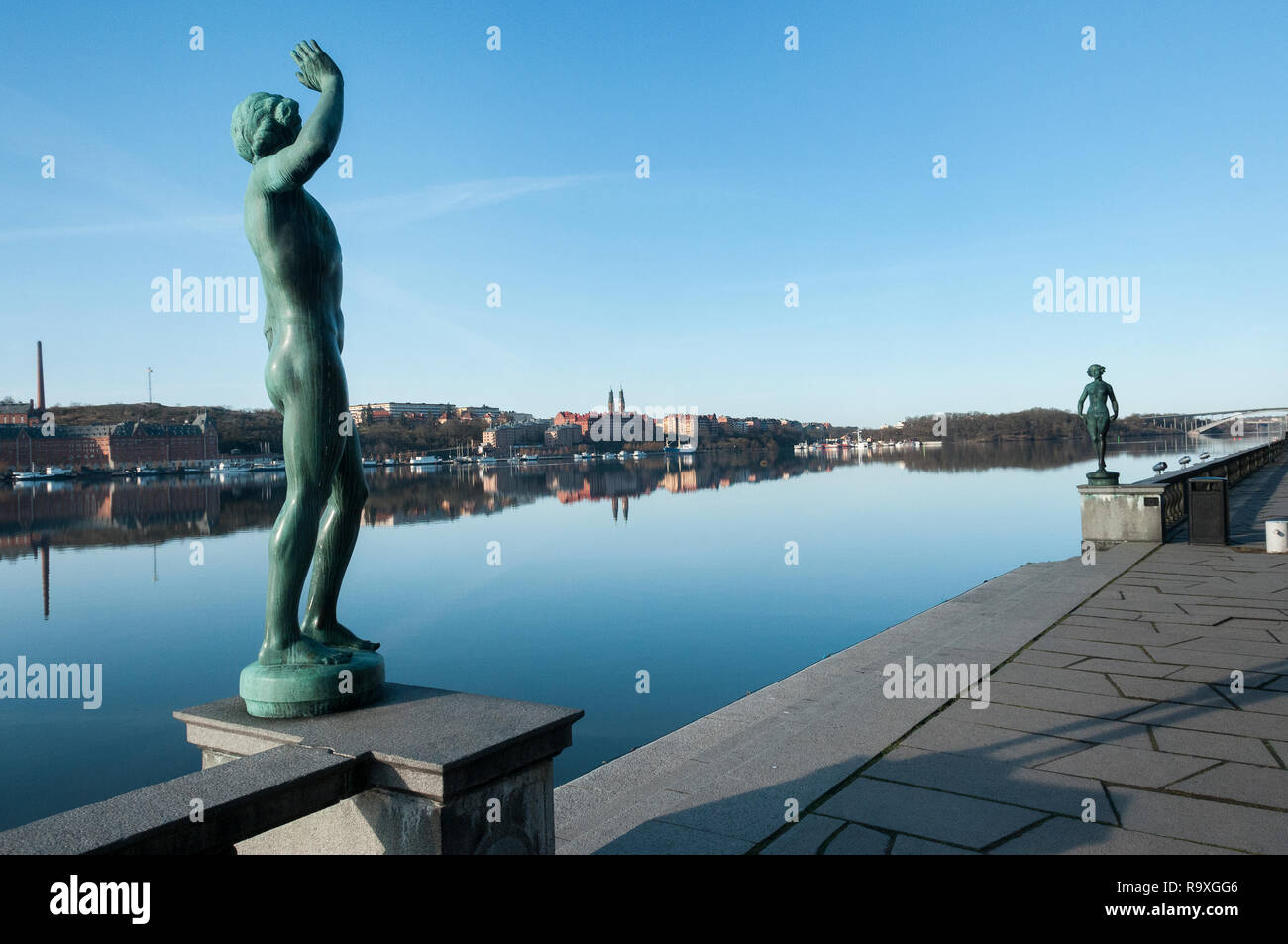Vista desde el muelle del Ayuntamiento de Estocolmo, cerca del Lago Malaren, Estocolmo, Suecia, 12 de octubre de 2016. Foto de stock