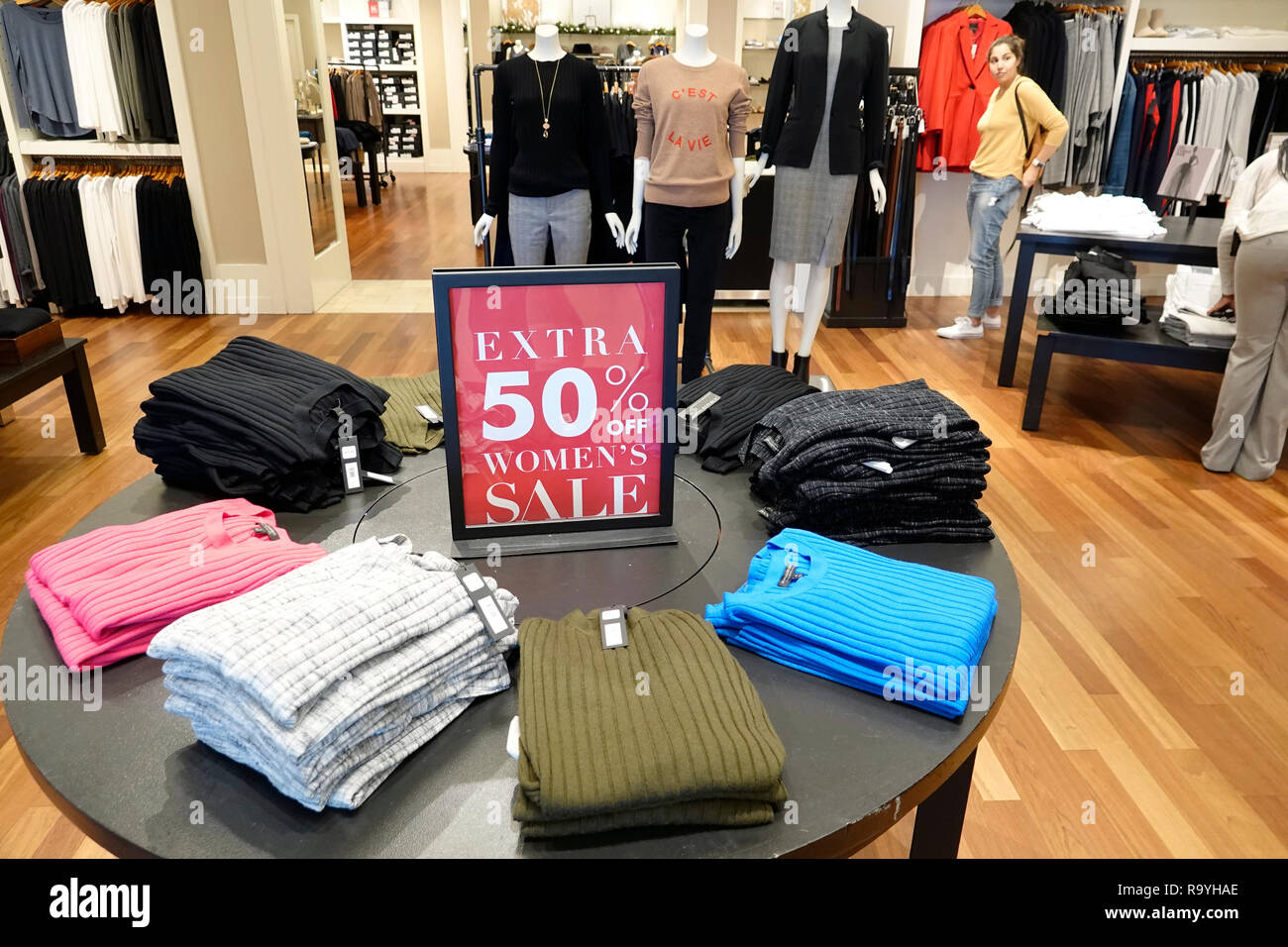 Tienda de ropa banana republic store