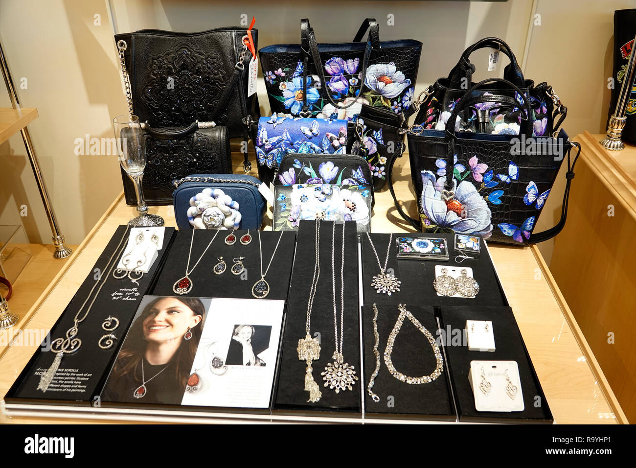 Brighton Para Mujer Bolsos Accesorios Fotos e Imágenes de stock - Alamy