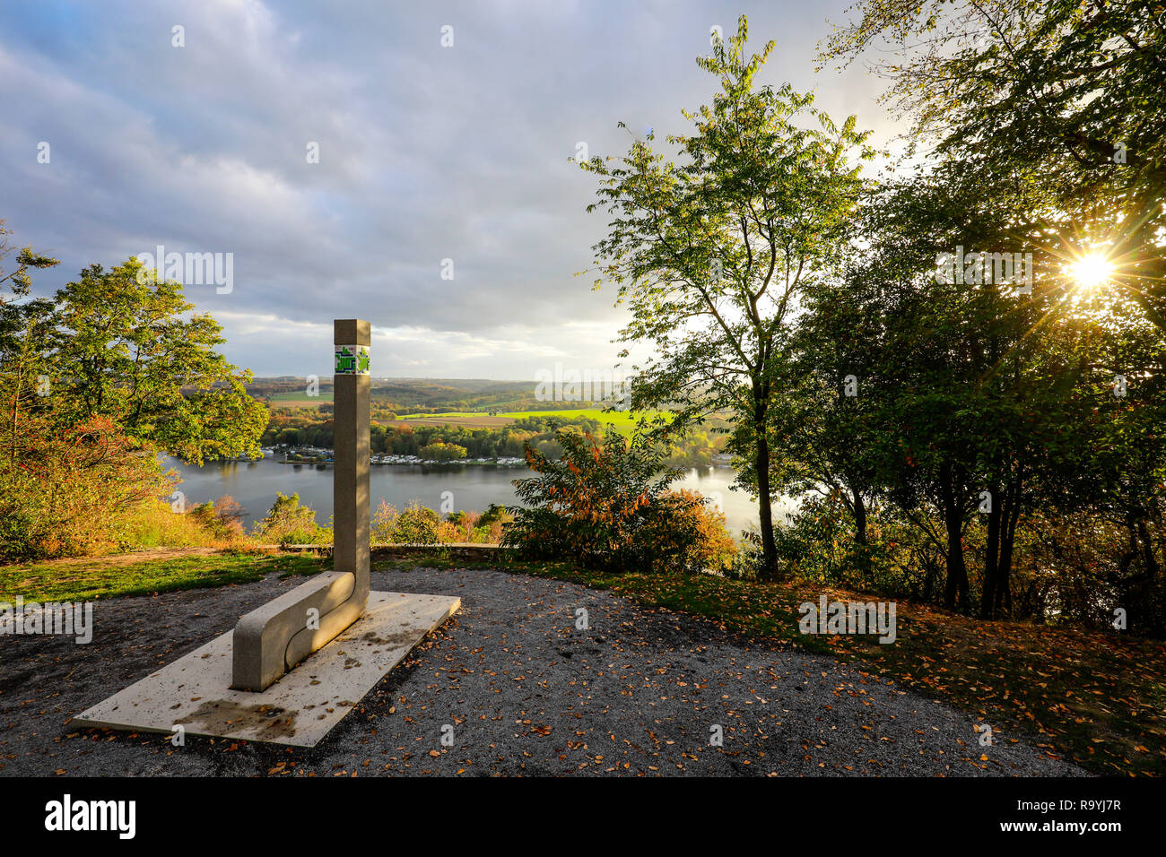 22.10.2018, Essen, Nordrhein-Westfalen, Ruhrgebiet, Deutschland, die Korte-Klippe ist ein Aussichtspunkt Wanderweg BaldeneySteig Baldeneysee am am. 00 Foto de stock