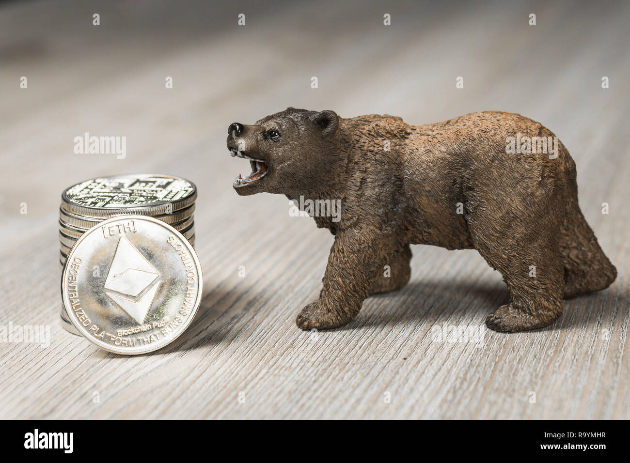 Oso de Plata Cryptocurrency Ethereum. Bear Market Concepto financiero de Wall Street. Foto de stock