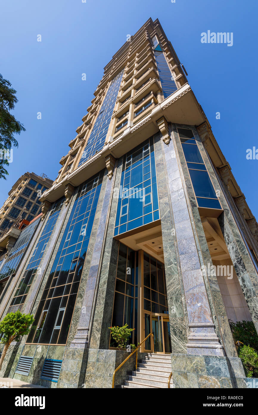 El exterior de este lujoso hotel de 5 estrellas en El Cairo la primera residencia Four Seasons Hotel y primer Mall en Giza, El Cairo, Egipto, en un día soleado con el cielo azul Foto de stock