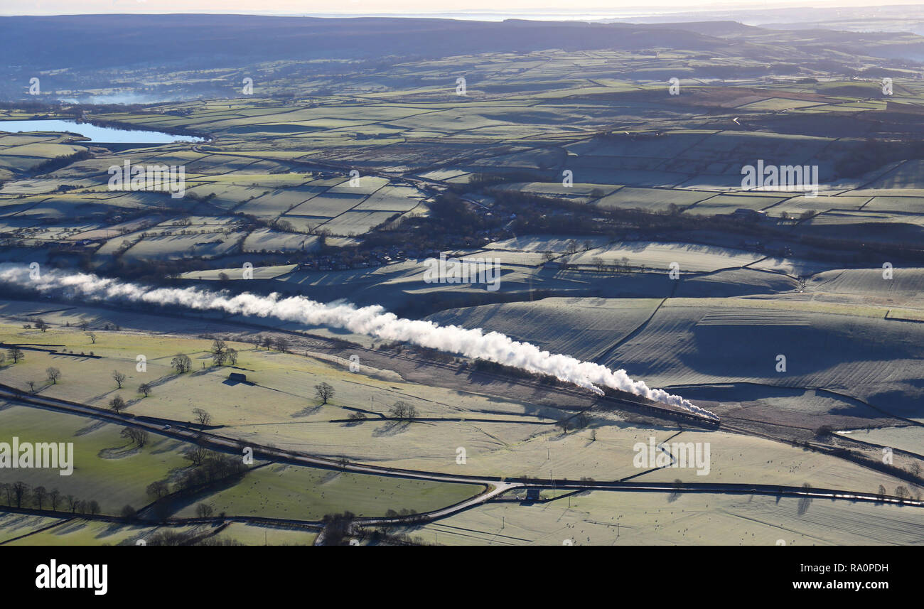 Vista aérea de un tren a vapor en el Bolton Abbey & Embsay tren de vapor, Skipton, North Yorkshire Foto de stock