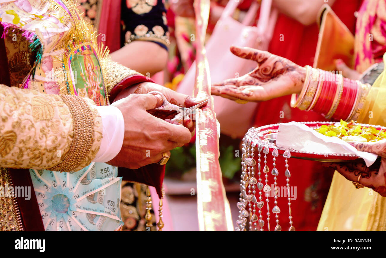 cortar-la-cinta-de-la-boda-india-ritual-