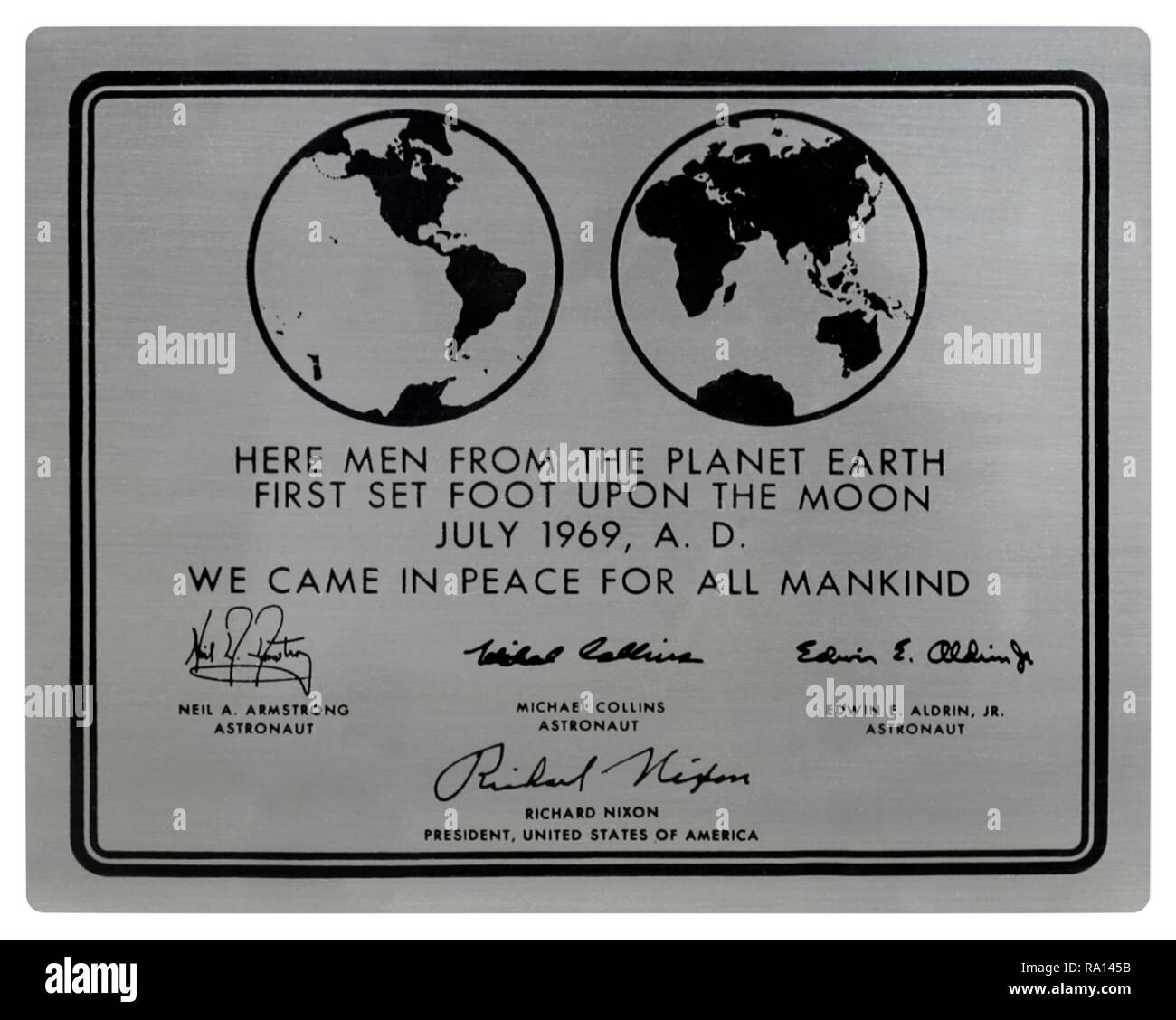 Una placa de acero inoxidable Apolo 11 como adjunto a los módulos lunares de Apolo que había aterrizado en la luna. Diseñado por Jack Kinzler, NASA el texto dice: "Aquí hombres del planeta Tierra primero pisó la luna, de julio de 1969, AD. Venimos en paz para toda la humanidad", seguido por el grabado de firmas lleva la firma de Neil Armstrong, Michael Collins, Buzz Aldrin, y el Presidente Richard Nixon. Las placas de todas las misiones exitosas que aterrizó permanecen en la luna. Foto de stock