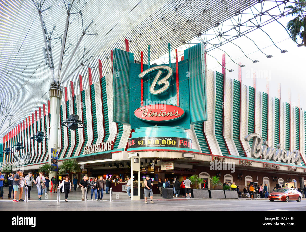 Entrada al mundialmente famoso Binion's Gambling Hall and Hotel, una vendimia casino localizado en el Fremont Street Experience, en el centro de Las Vegas, NV Foto de stock