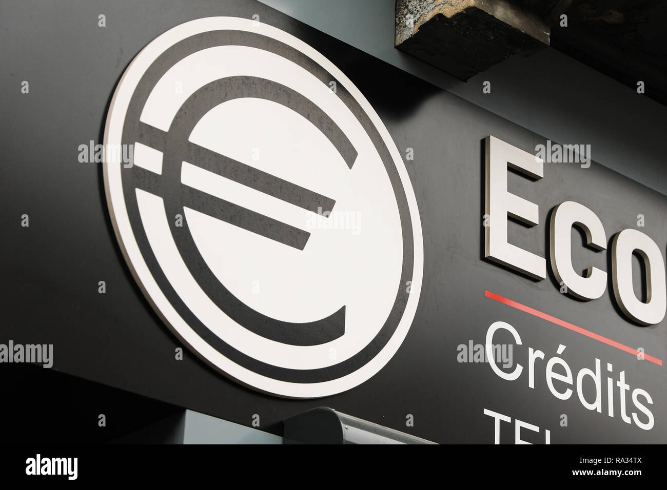 Bruselas Belgica 30 Dec 2018 El Signo Del Euro Es Visto En Una Tienda En Bruselas