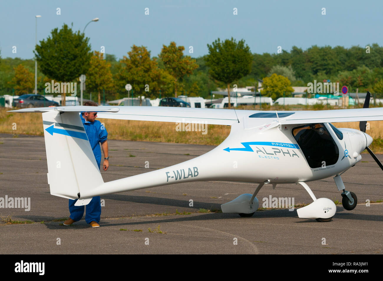 Francia, Bas-Rhin (67), aeropuerto de Haguenau, nueva luz avión con motor eléctrico Pipistrel Alpha-Electro Foto de stock