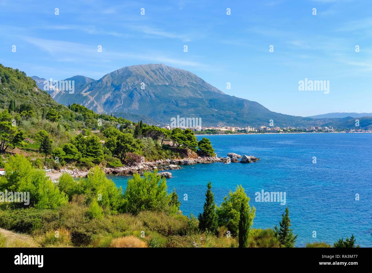 Costa en Crvanj Playa, bar, Costa del Mar Adriático, Montenegro Foto de stock