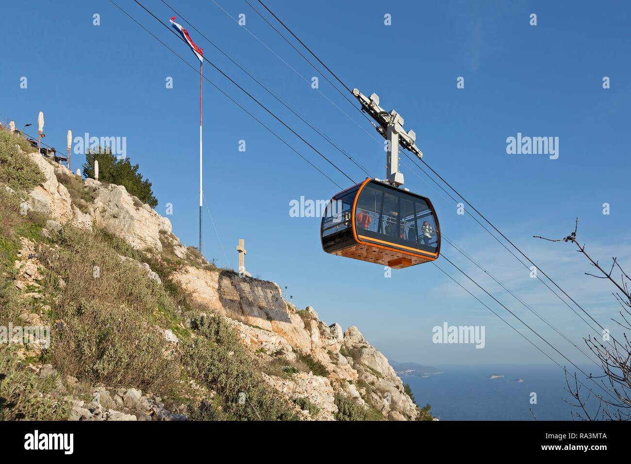 El teleférico hasta el Monte Srd, Dubrovnik, Croacia Foto de stock