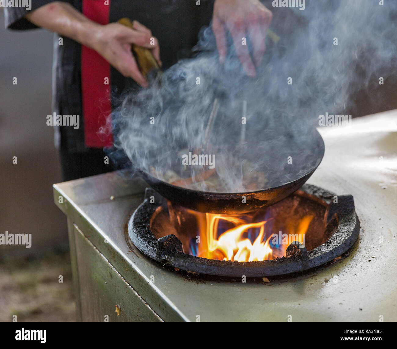 Estufa wok fotografías e imágenes de alta resolución - Alamy