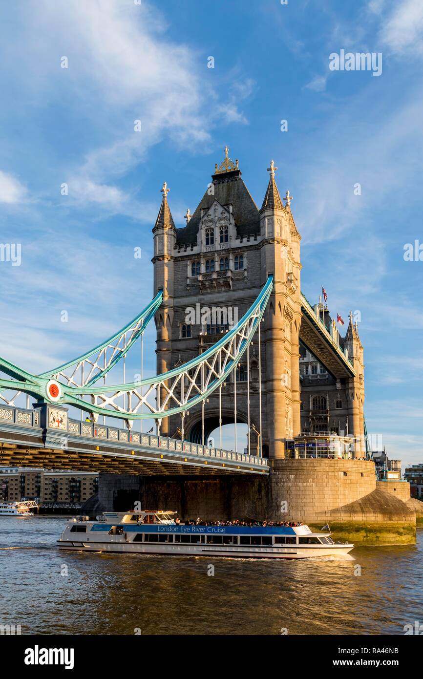 Tower Bridge, Londres, Reino Unido. Foto de stock