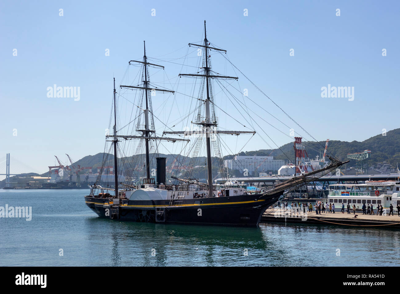 Nagasaki, Japón - Octubre 25, 2018: histórico velero en el puerto de Nagasaki, Japón Foto de stock