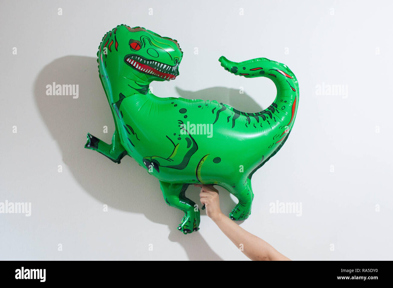 Balloon dinosaur fotografías e imágenes de alta resolución - Alamy