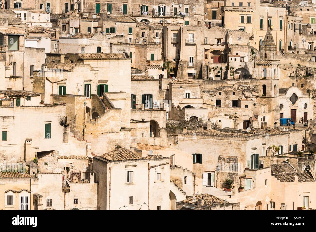 Casas anidadas en Sasso Caveoso district, Matera, Basilicata, Italia Foto de stock