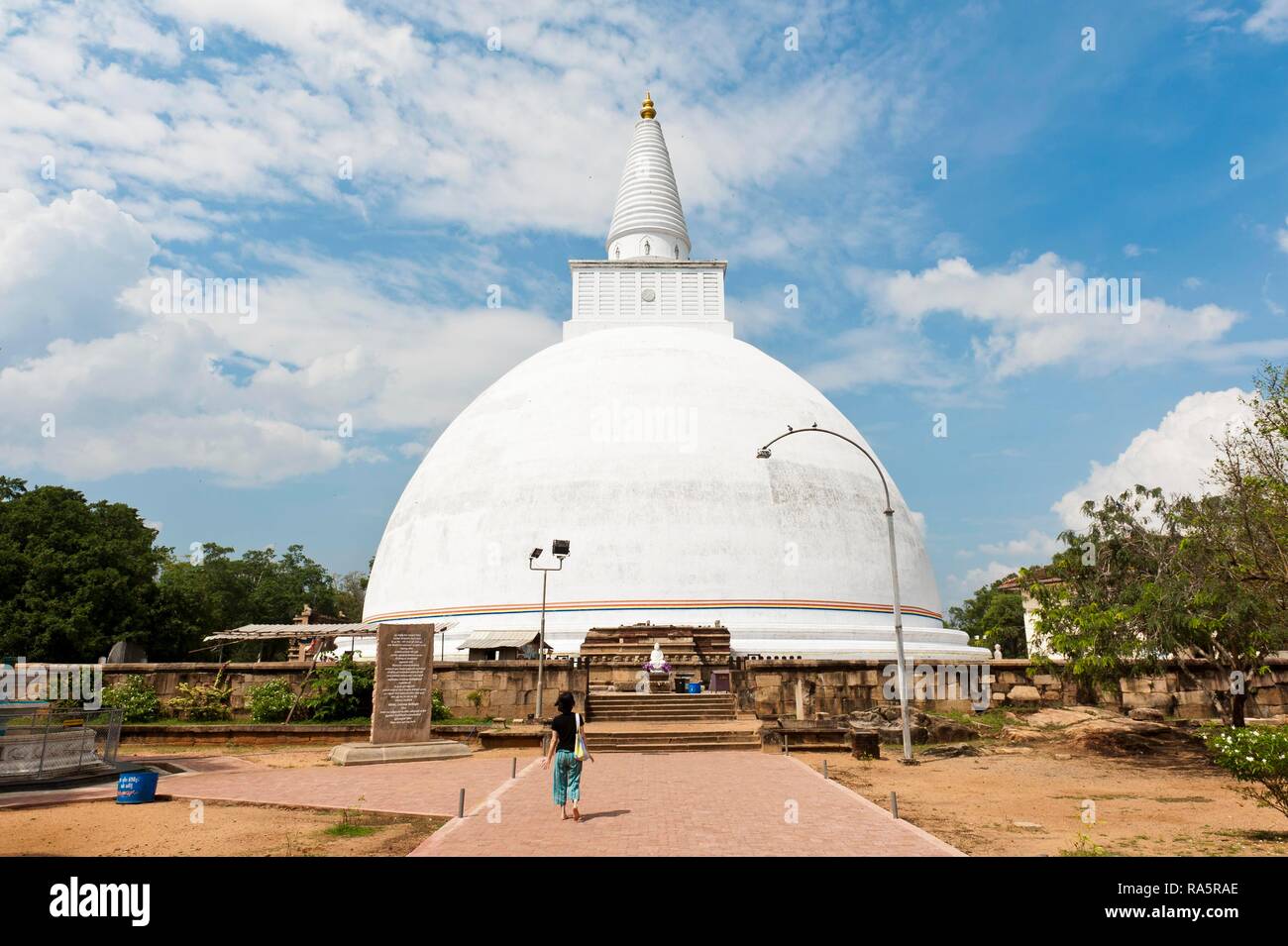 Gran Estupa Blanca Mirisavatiya-Dagoba, Anuradhapura, la Provincia Central del Norte, Sri Lanka Foto de stock