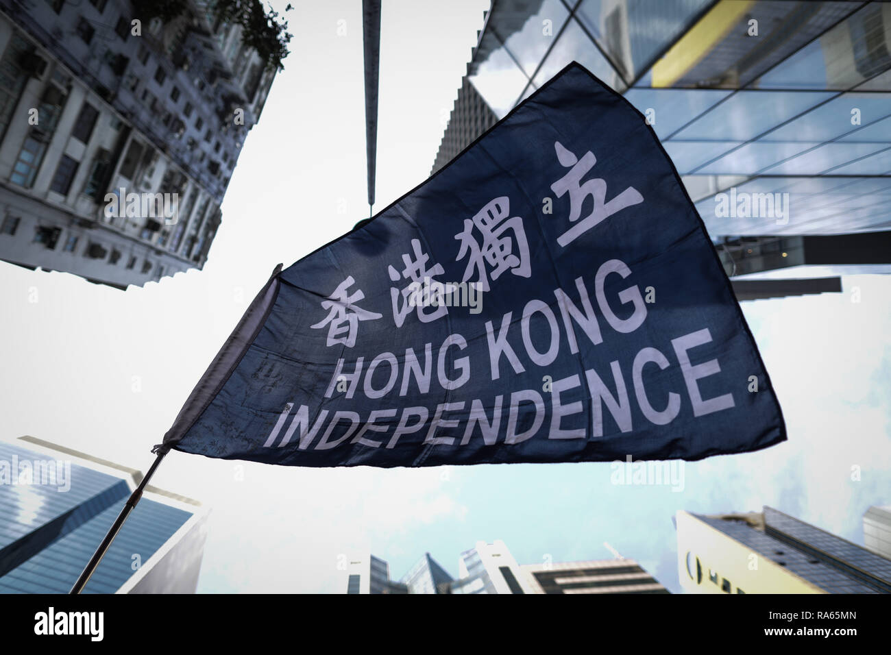 Hong Kong. 1 ene, 2019. Una independencia de Hong Kong flagÂ visto durante la anual de Hong Kong el día de Año Nuevo.protesta manifestantes pro-democracia arrancó el 2019 con una protesta anual, condenando el deterioro de la democracia, el imperio de la ley y el debido proceso en Hong Kong. Crédito: S.C. Leung SOPA/Images/Zuma alambre/Alamy Live News Foto de stock