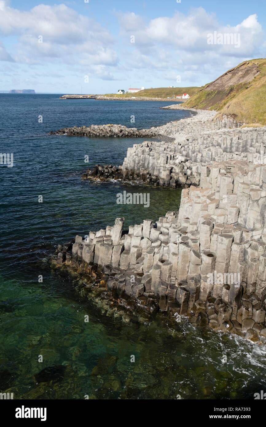 Columnas de basalto, Costa de Hofsós, Skagafjörður, Islandia Foto de stock