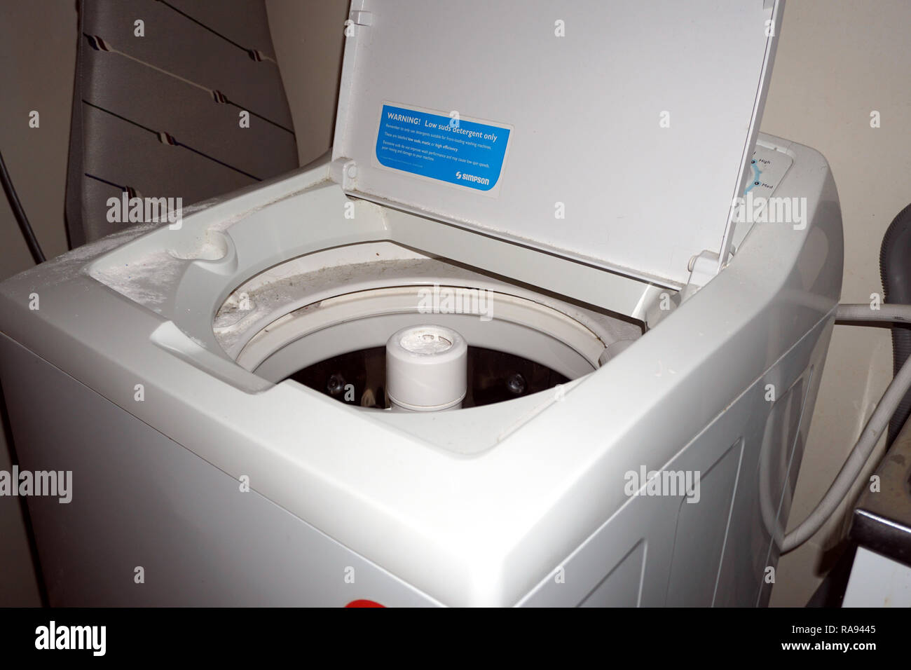Old washing machine fotografías e imágenes de alta resolución - Alamy