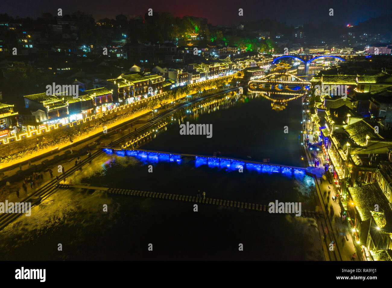 Vista superior de la antigua ciudad de Fenghuang o China Foto de stock