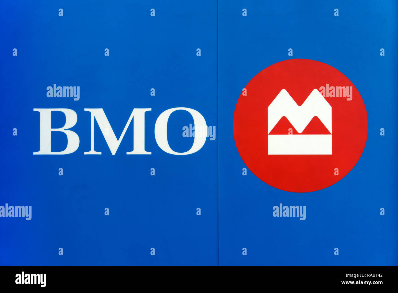 Close-up de un logotipo de BMO Banco de Montreal Foto de stock