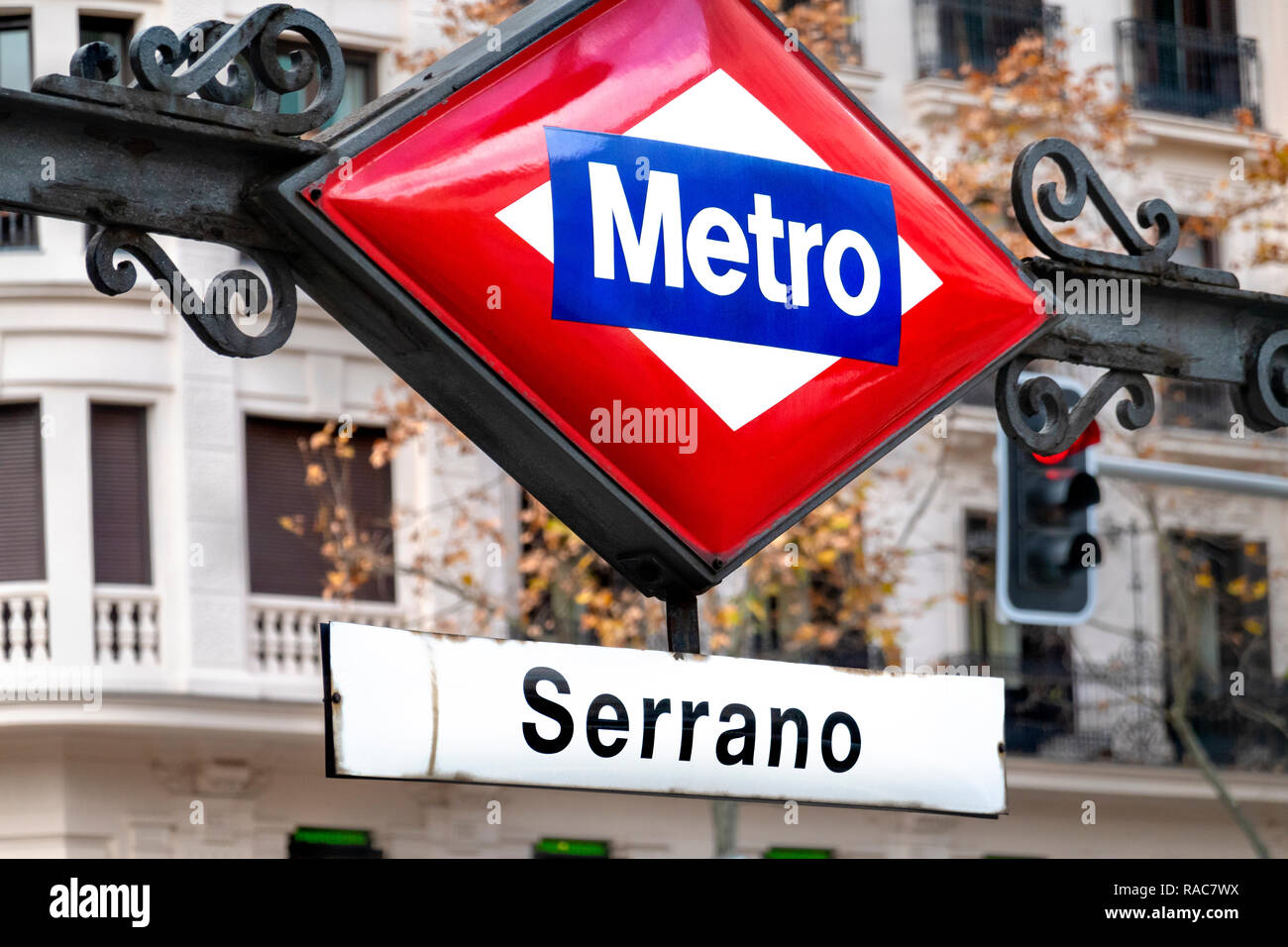 Madrid Calle de la estación de metro Serrano firmar Foto de stock