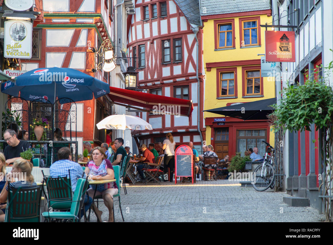 Restaurantes al aire libre en el Fischmarkt, Limburgo, Hesse, Alemania, Europa Foto de stock