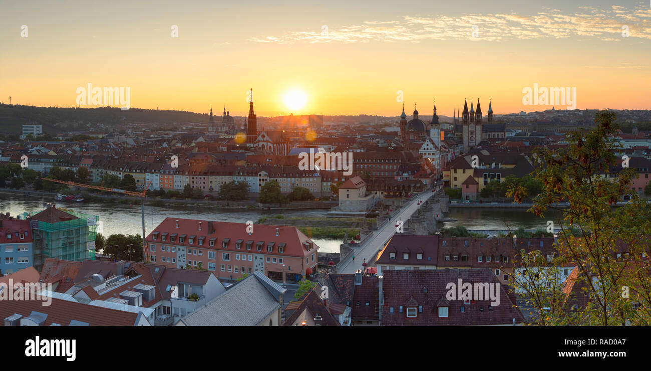 Vistas al amanecer, Wurzburg Wurzburg, Baviera, Alemania, Europa Foto de stock
