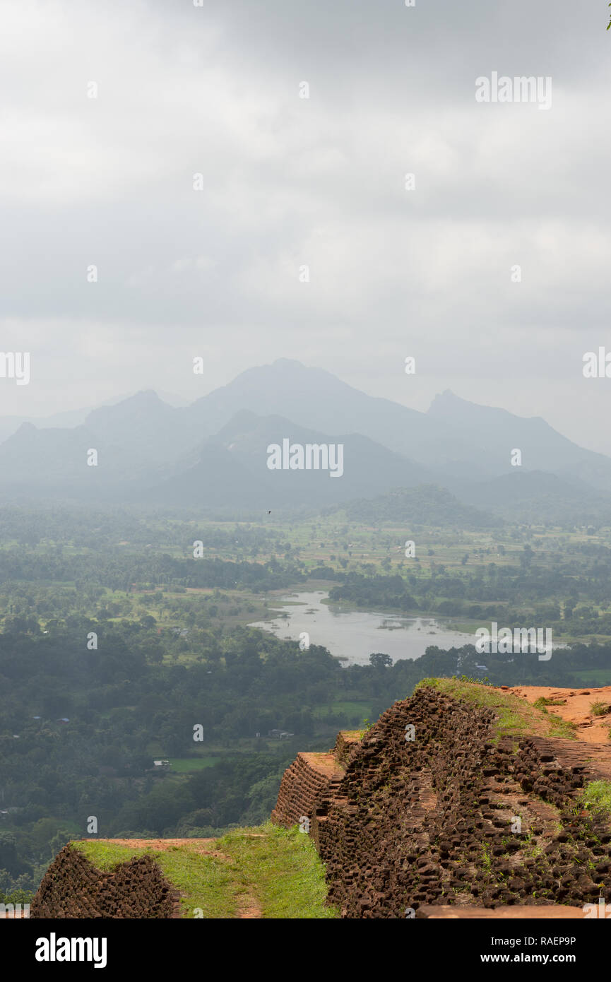 La vista desde la cumbre de Sigiriya, Sri Lanka. Foto de stock