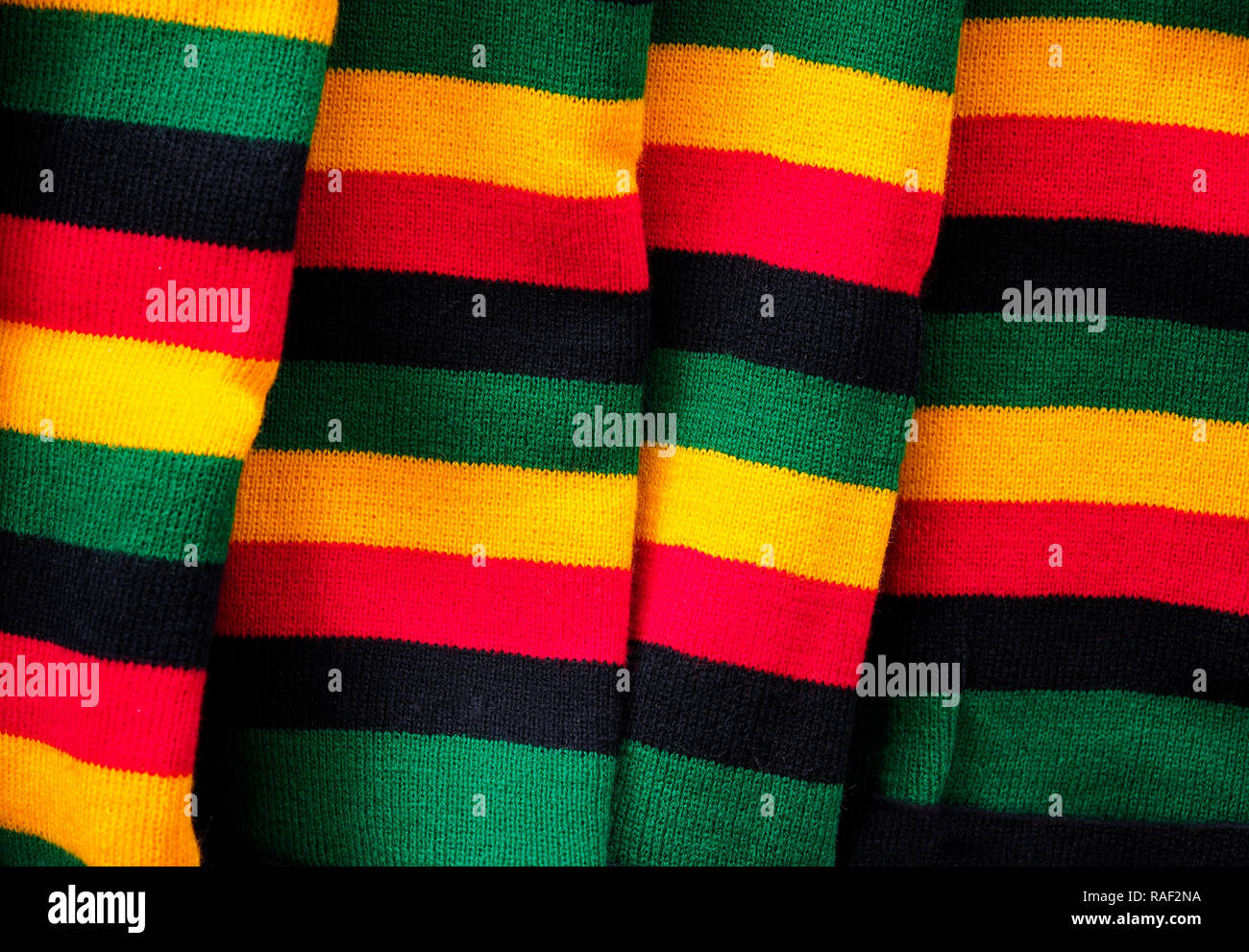 Color de fondo de unos calcetines de lana a la venta en un mercado callejero Foto de stock