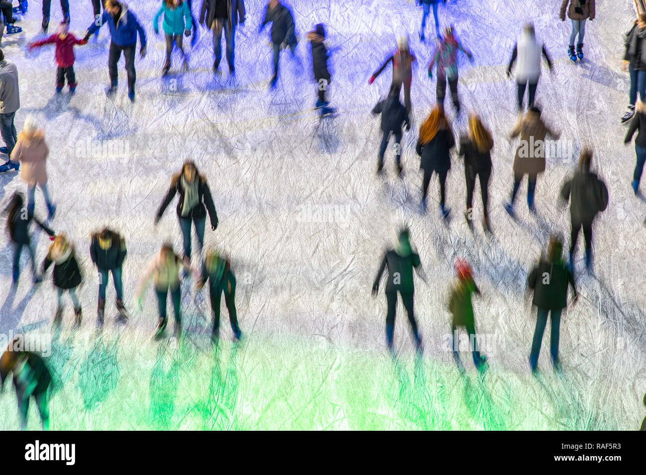 Pista de patinaje sobre hielo, patinaje, patinaje sobre hielo, en movimiento... Foto de stock