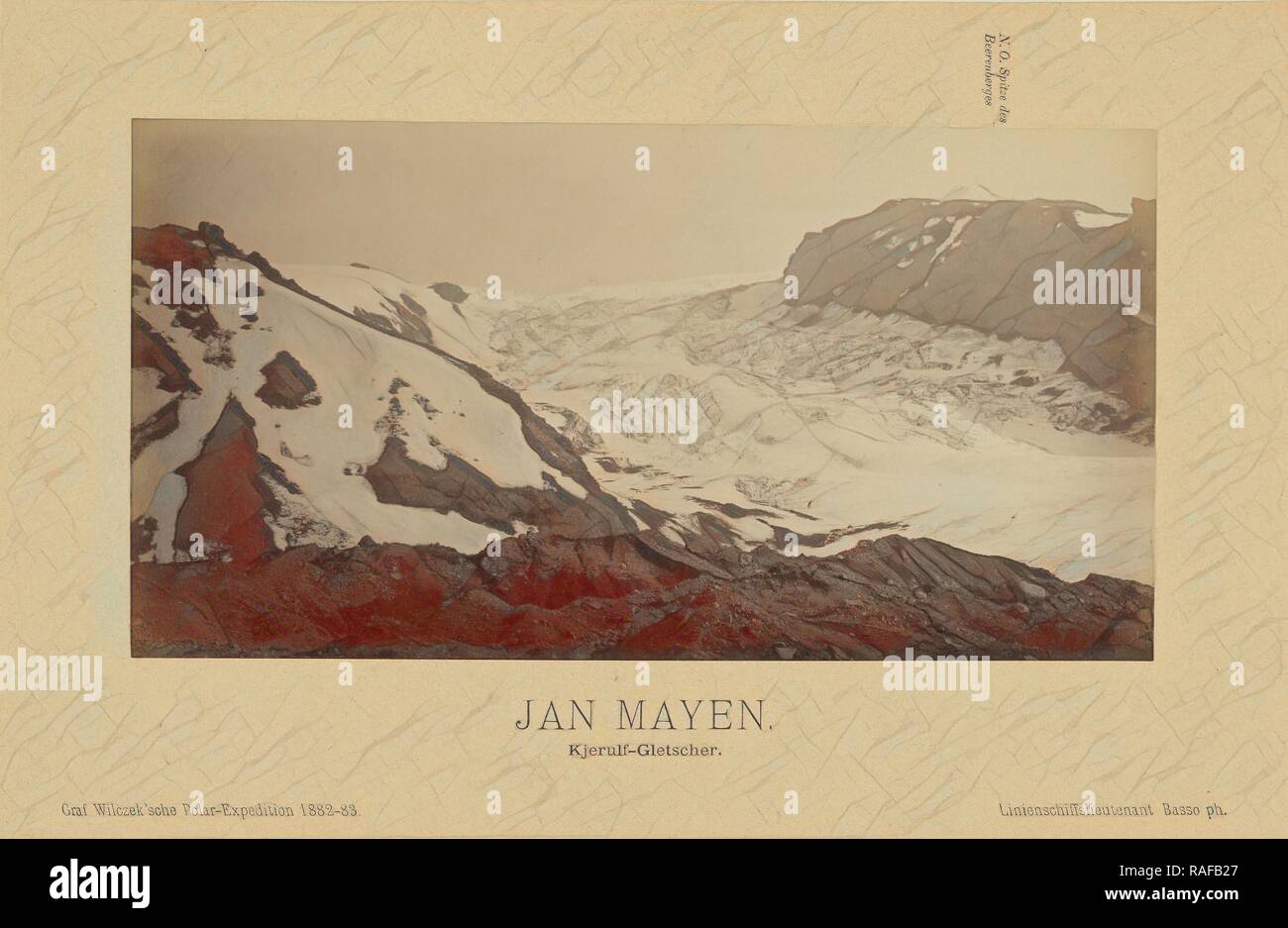 Jan Mayen, Kjerulf-Gletscher (Linienschiffs-Lieutenant) Richard Basso (alemán ?, Activa 1882 - 1883), Jan Mayen reinventado Foto de stock