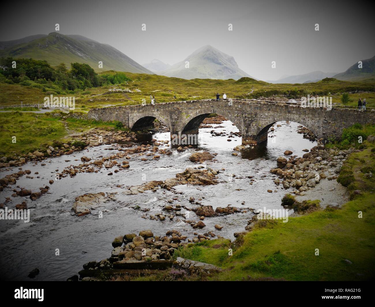 Un puente en la Isla de Skye Foto de stock