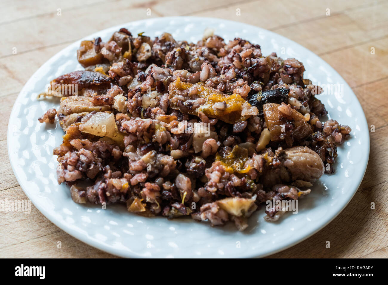 Arroz con castañas Frutos Secos / ic Pilav o Pilaf. Los alimentos