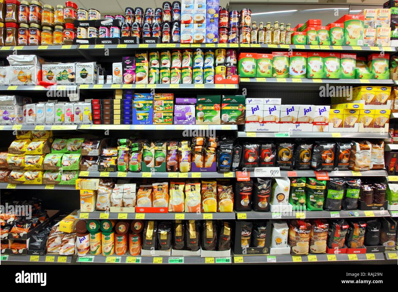 Estantes de supermercado frijol fotografías e imágenes de alta resolución -  Alamy